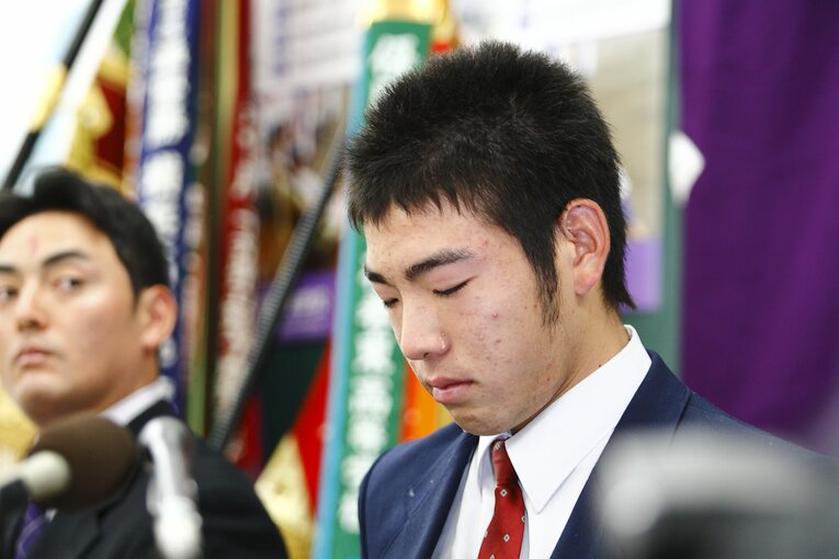 指名後、会見を行った菊池雄星　©Tamon Matsuzono