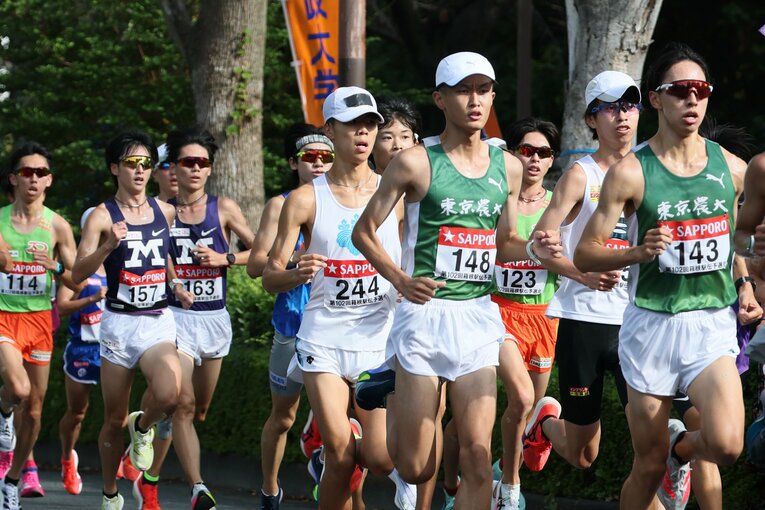 2大会ぶりに予選会を走った東農大・前田（148番）　©Shigeki Yamamoto