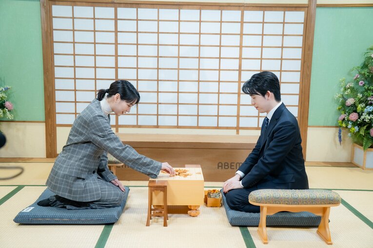 のんと藤井聡太の記念対局（写真はまだまだ続きます）　©AbemaTV, Inc