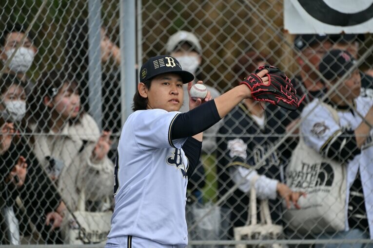 春季キャンプの練習中。生き生きとした表情でボールを追う宮城　©︎Hideki Sugiyama