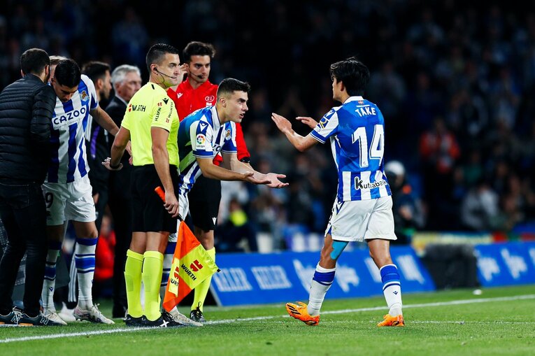 「久保建英がスペイン紙の一面に！」子供サポ「タケが決めるよ」予言通りマドリーを圧倒“ソシエダの熱狂”は翌日も…カメラマンは見た(37)