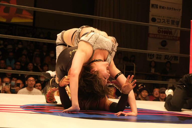 「見栄えなんて関係ない」人気女子レスラー・安納サオリが見せた“底知れないタフさ”…岩田美香戦前、母親に告げられた「勝つまで帰ってくるな」(47)