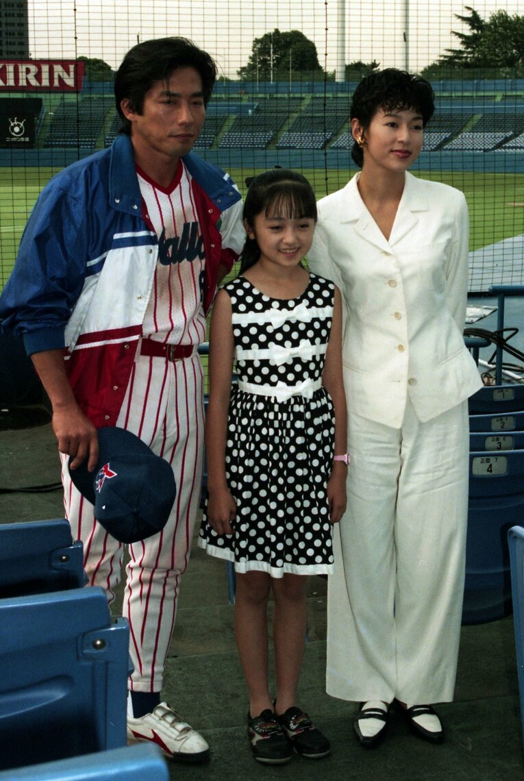 1994年7月、映画「ヒーローインタビュー」完成記者会見で。左から真田広之、安達祐実、鈴木保奈美　©Sankei Shimbun