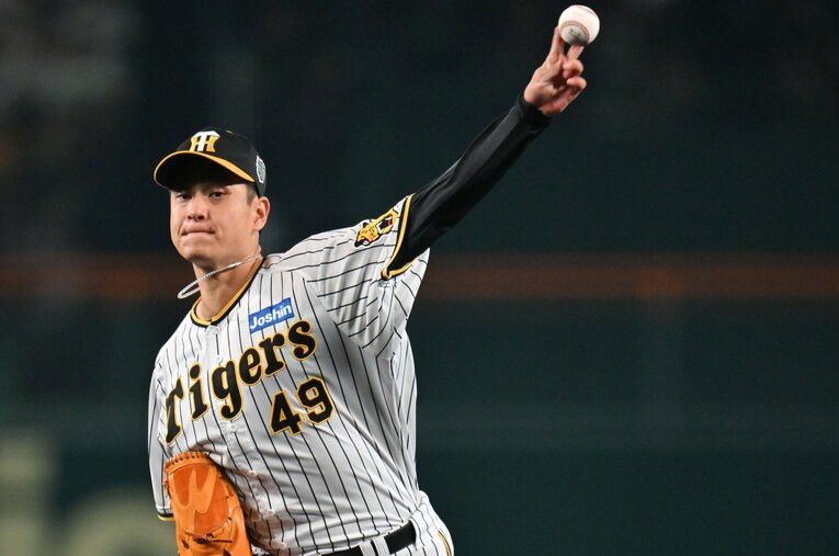 昨年の日本シリーズでも先発し、日本一に大きく貢献した阪神の“現役ドラフトの星”大竹耕太郎。オフの自主トレでは意外な他競技挑戦を見せた ／ photograph by Hideki Sugiyama