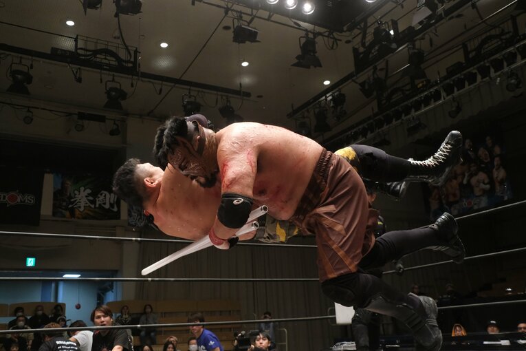 蛍光灯で殴り合い、大流血して…メキシコ人デスマッチファイター「もっと日本にいたい」ビオレント・ジャックの切実な思い「外国人がって…でも、ここがオレの家」(35)