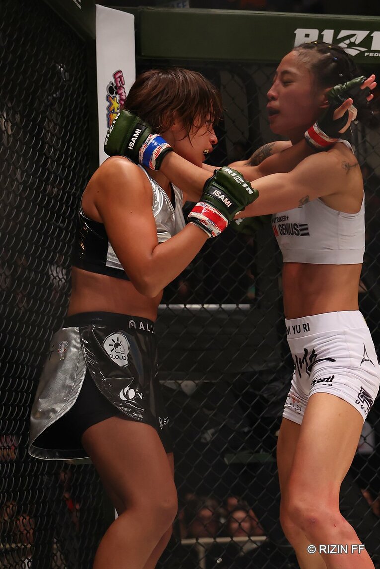 RENAvsシン・ユリ　©RIZIN FF