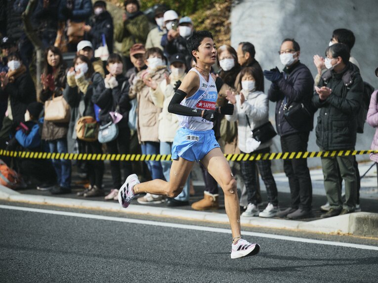 遊行寺の坂を終えた中継所直前、目立たない上りでペースを落としたという ©Yuki Suenaga