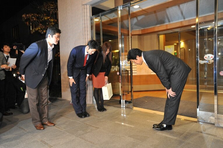 どちらもお辞儀が深い　©Takashi Shimizu