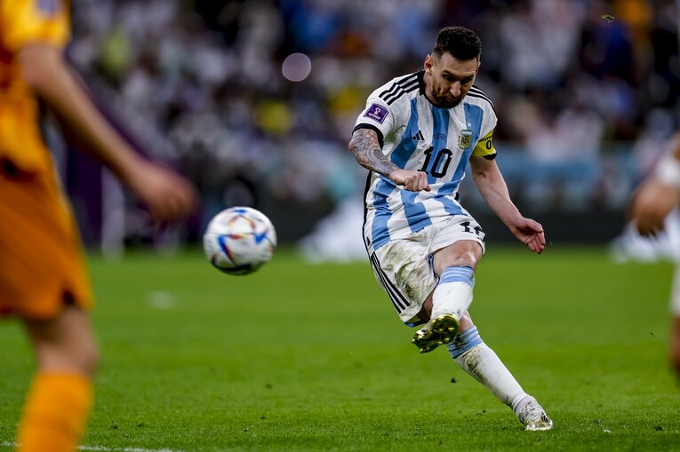 カタールW杯のメッシ　©Kiichi Matsumoto/JMPA