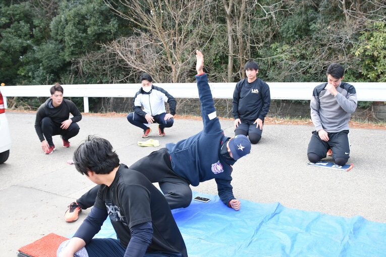 小山田コーチの指導風景　©茨城アストロプラネッツ