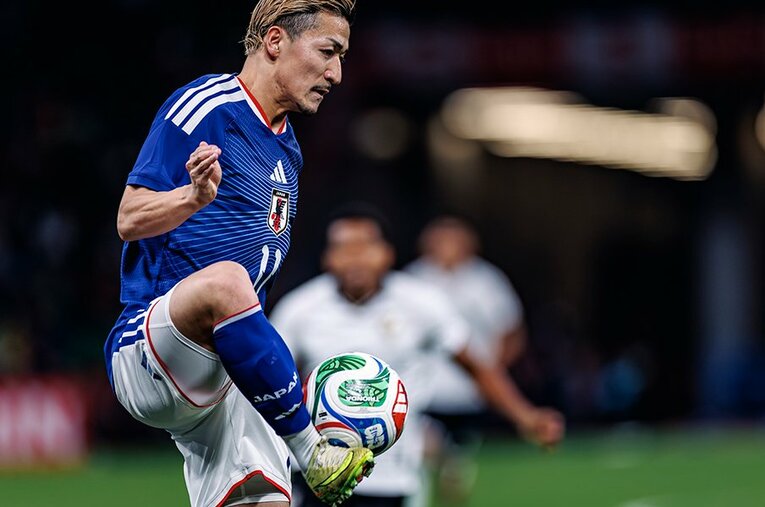 日本代表のサイドと言えば三笘薫や中村敬斗、伊東純也や堂安律のイメージだが、トルシエは前田大然の存在を買っている ／ photograph by Kiichi Matsumoto