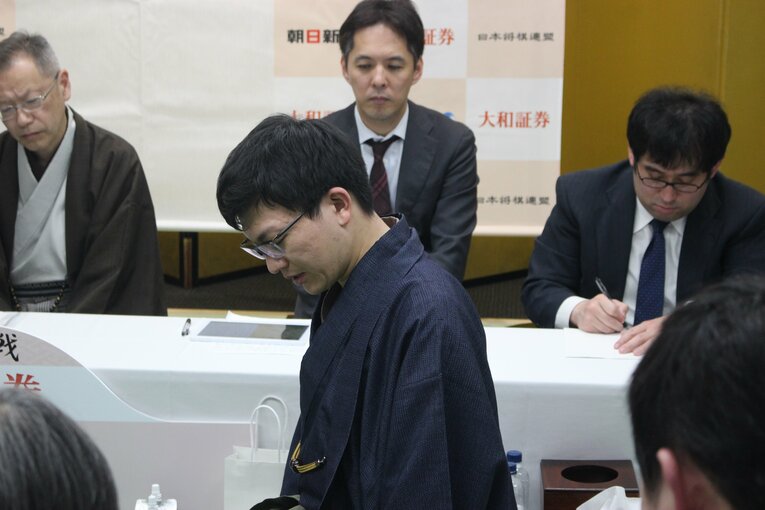 敗戦を噛みしめる永瀬拓矢　©Number Web