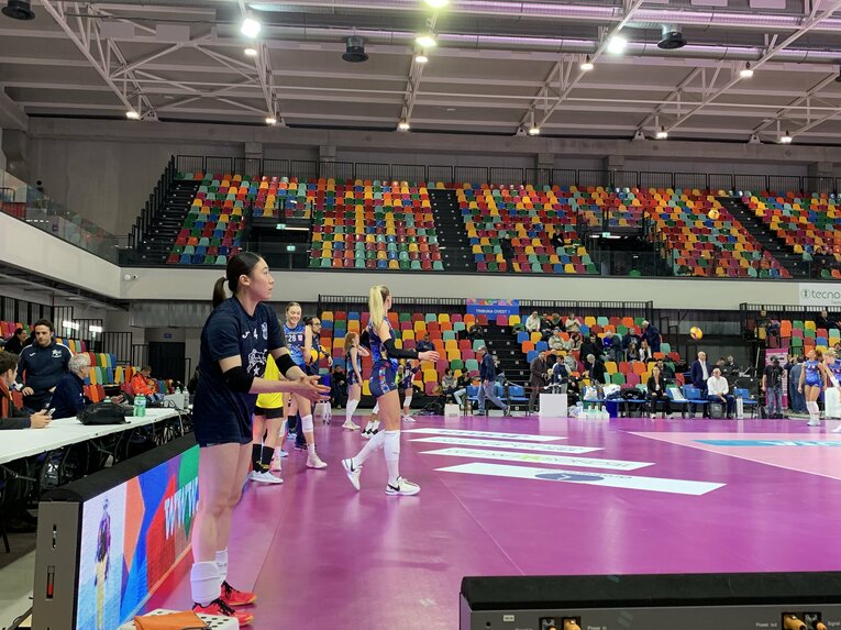 「イタリアに来てよかった？」渡欧から4カ月、初の海外生活で奮闘する女子バレー石川真佑（23歳）に期待したい“巻き込む力”とは(79)