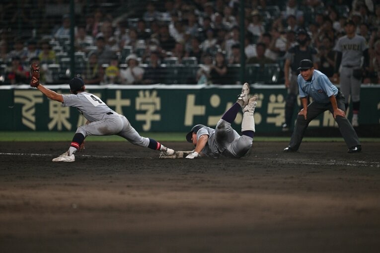 佐々木麟太郎、最終打席「泥だらけの執念ヘッドスライディング」（計11枚）　©Hideki Sugiyama