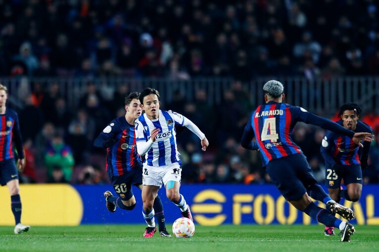 「クボのことは知ってるよ」バルササポに久保建英が笑顔で… 放送なしが惜しい「名手ブスケッツが声を荒げた」鮮烈プレー〈現地撮影〉(63)