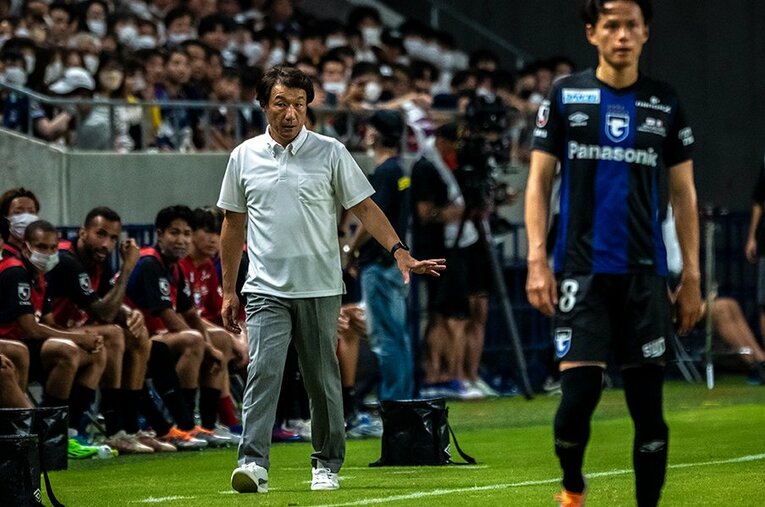 片野坂監督の解任から、ガンバ大阪が教訓とすべきことは？ ／ photograph by Takuya Sugiyama