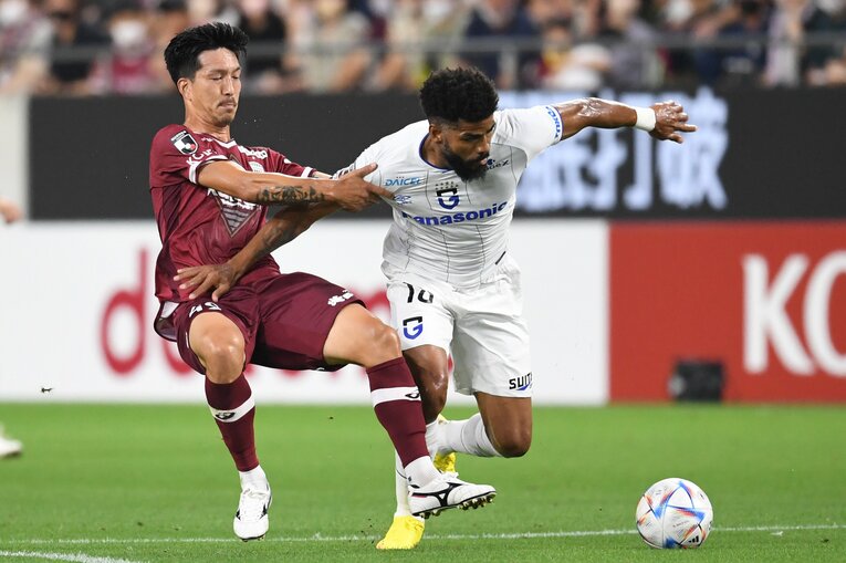 大迫勇也の“半端ないメンタル”が崖っぷちの神戸を蘇らせた…J1残留を争う激闘でカメラマンがとらえた決定的瞬間「PK蹴る気満々だ」(35)