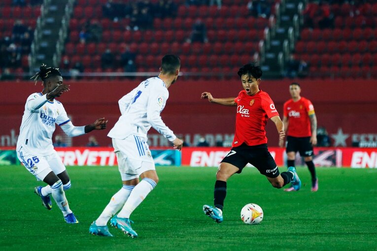 「クボ潰しにロドリゴが戻ってこない？」 “レアルでのライバル”に削られた久保建英… 手痛い敗戦の内実〈撮影者の視点〉(37)