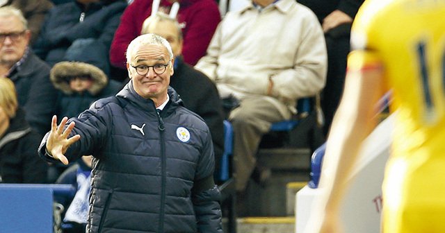 優勝翌年に降格してしまうのか ラニエリ解任で激震 レスターの宿命 プレミアリーグ Number Web ナンバー