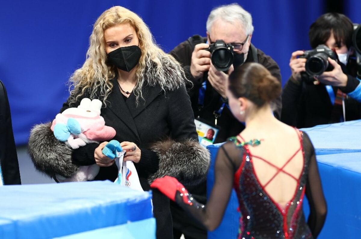 ロシア フィギュア 人気 女子 コーチ