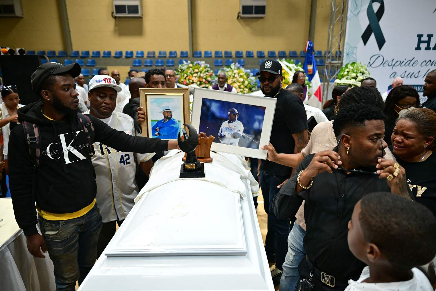 サントドミンゴで行われた葬儀では、家族や多くの友人が駆けつけてその死を悼んだ　©︎AFLO　