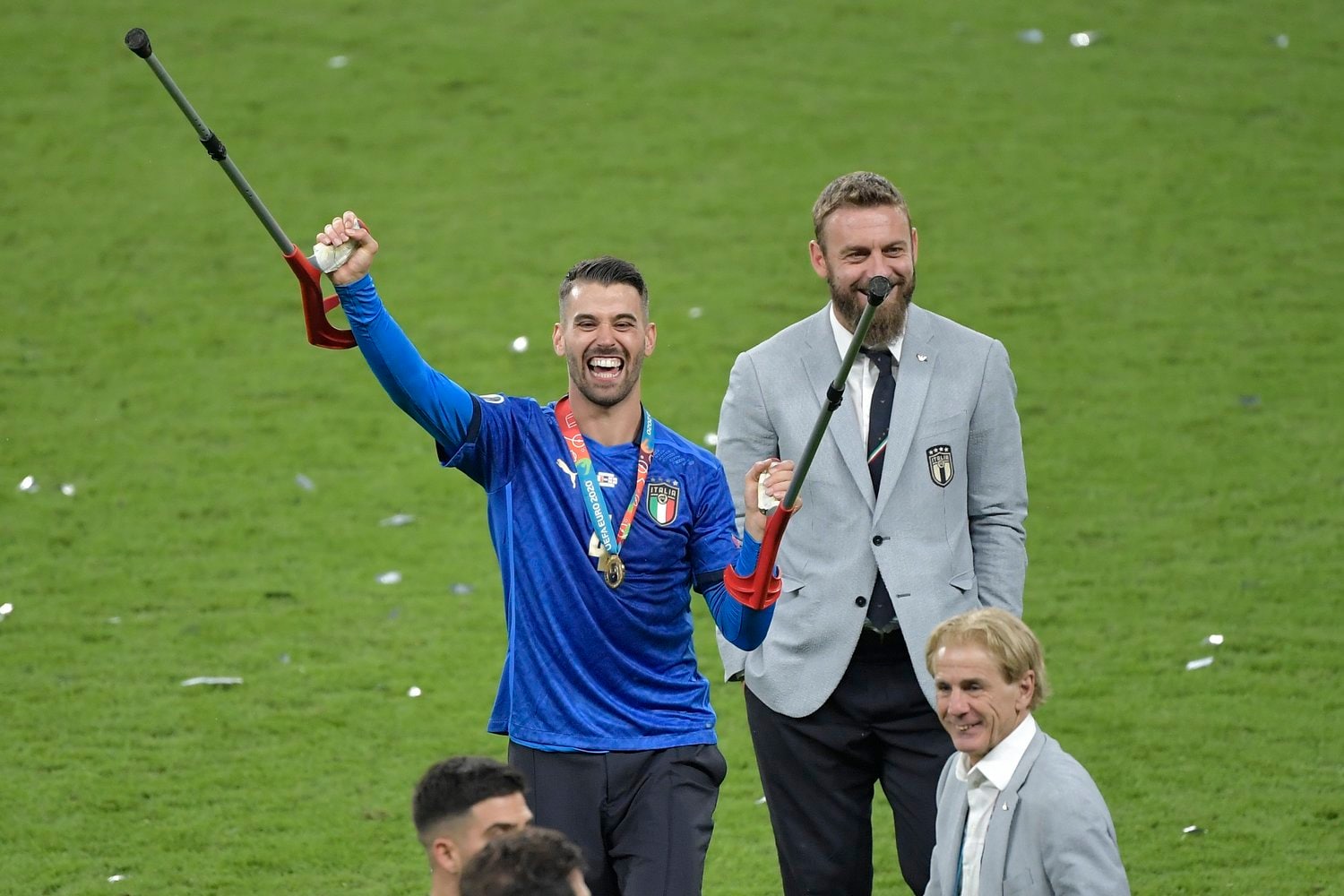 ベルギー戦で負傷離脱したスピナッツォーラも優勝の瞬間をチームメイトとともに迎えた©Getty Images