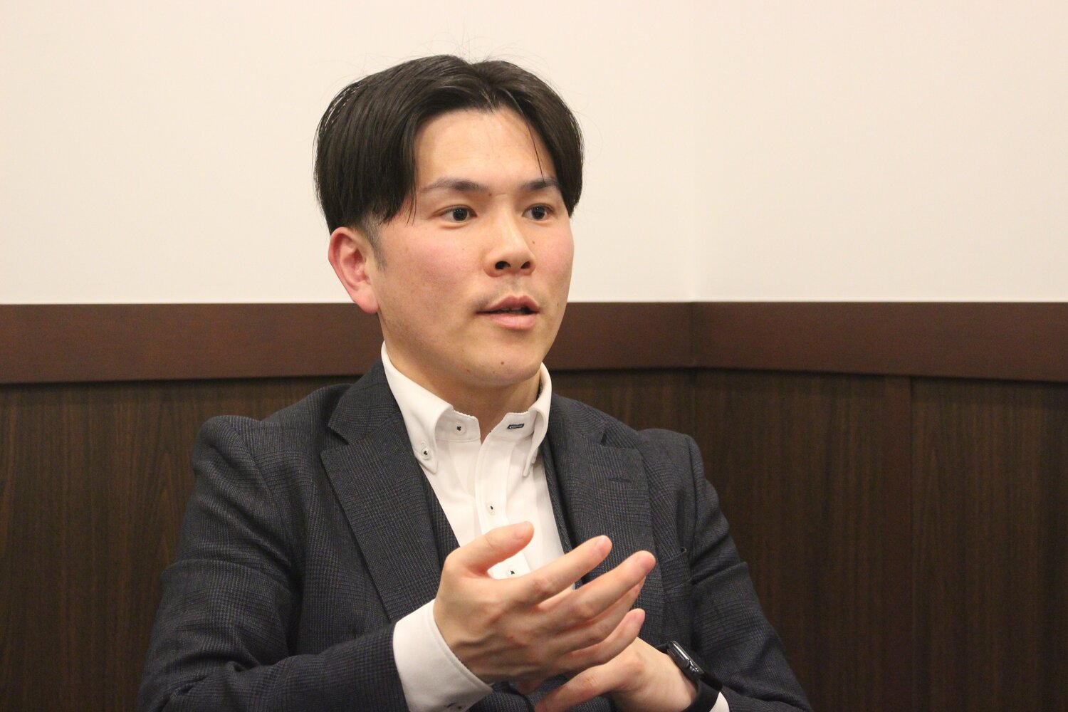 野球に打ち込んだ少年時代を振り返る望月直樹　©Number Web