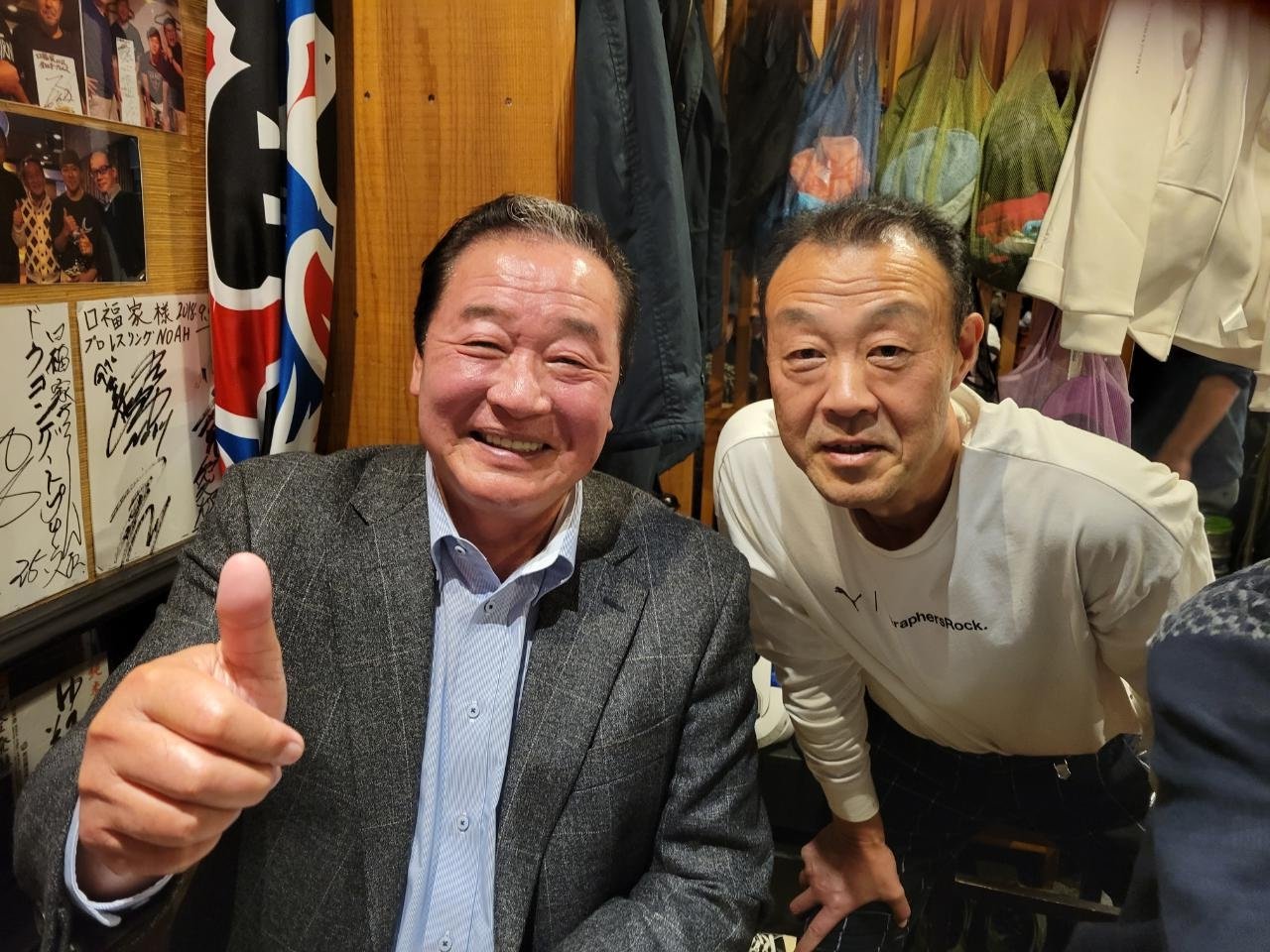 1月に有志で開催された近鉄OBの集まりで。梨田昌孝氏と桧山氏（本人提供）