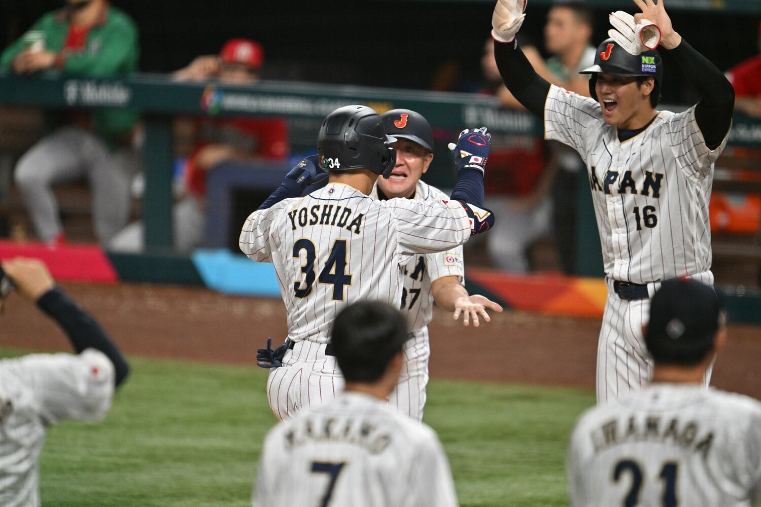 WBC準決勝メキシコ戦で同点3ランを放った“4番”吉田正尚。完全アウェーの空気を一変させた芸術弾に大谷翔平も大喜び　©︎Naoya Sanuki