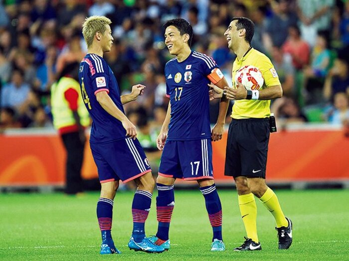 完璧ではない審判と上手く付き合う方法。～相手も人間、反発よりも……～＜Number Web＞ photograph by Getty Images