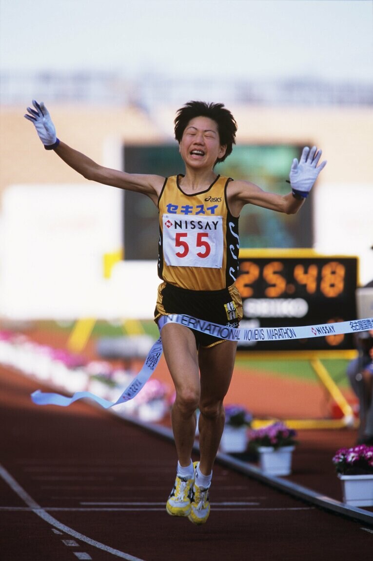 1998年、名古屋国際女子マラソンにて、マラソン初優勝を果たした高橋尚子　©AFLO