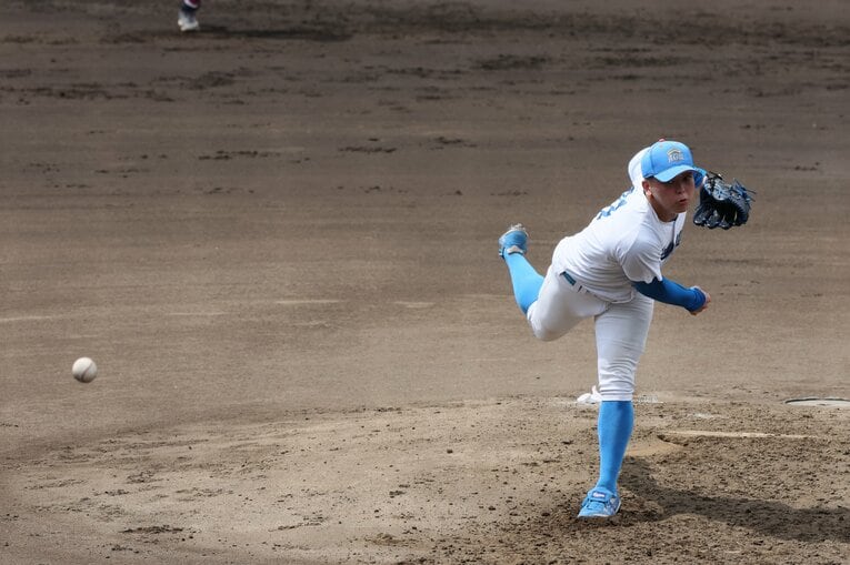 大学ジャパン合宿で見せた中西の投球フォーム　©Shigeki Yamamoto