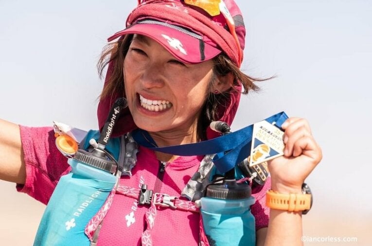 今年10月にサハラマラソンで準優勝した尾藤朋美さん。保育士から転身し、数々の大会で結果を残してきた“異色のランナー”でもある ／ photograph by Tomosuke Imai