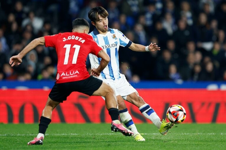 久保建英の「目をつむった祈り」は届かず失望…現地カメラマンが見た“近いようで遠い初タイトル”「タケら選手たちは打ちのめされた。だが」(17)