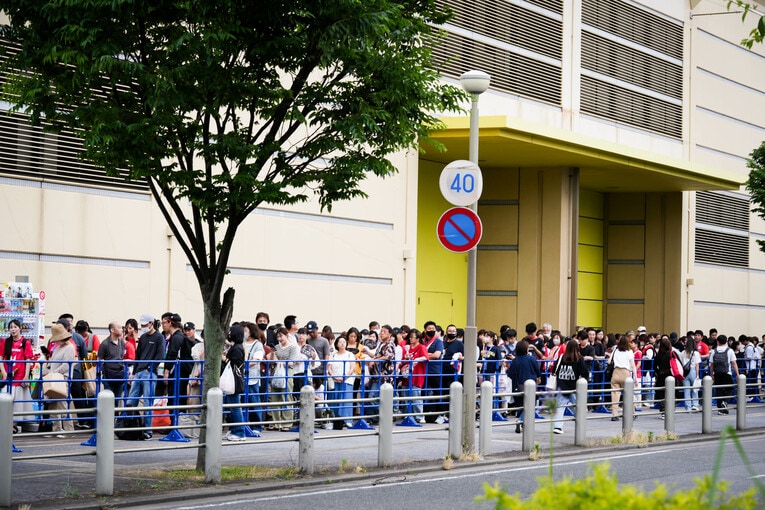 福岡ラウンド初戦、会場には長蛇の列が　©︎Volleyball World