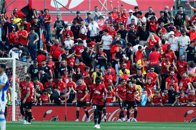 「クボは好きだよ。いつか…」古巣少年ファンが愛する久保建英21歳「マジョルカ帰還で大拍手→元戦友とハグ」を撮って感じたこと(41)