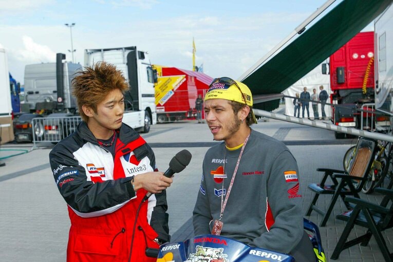 若かりし頃のロッシが慕った故・阿部典史と　photograph by Satoshi Endo