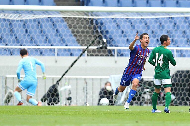 選手権決勝・青森山田戦で貴重な先制ゴールを挙げたMF廣澤灯喜。大会中に大きな成長を見せたことで海外挑戦への道が開けた ／ photograph by Naoki Nishimura/AFLO SPORT