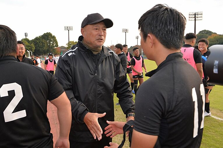 今年で教師としては定年を迎える御所実業・竹田監督。昨季を含め準優勝は4度、100回大会は悲願の初制覇を狙う ／ photograph by Sankei Shimbun
