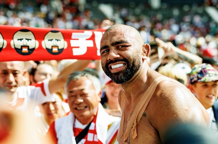 ラグビーW杯初戦チリに42－12で勝利。現地ファンへ挨拶するリーチマイケル　©Kiichi Matsumoto