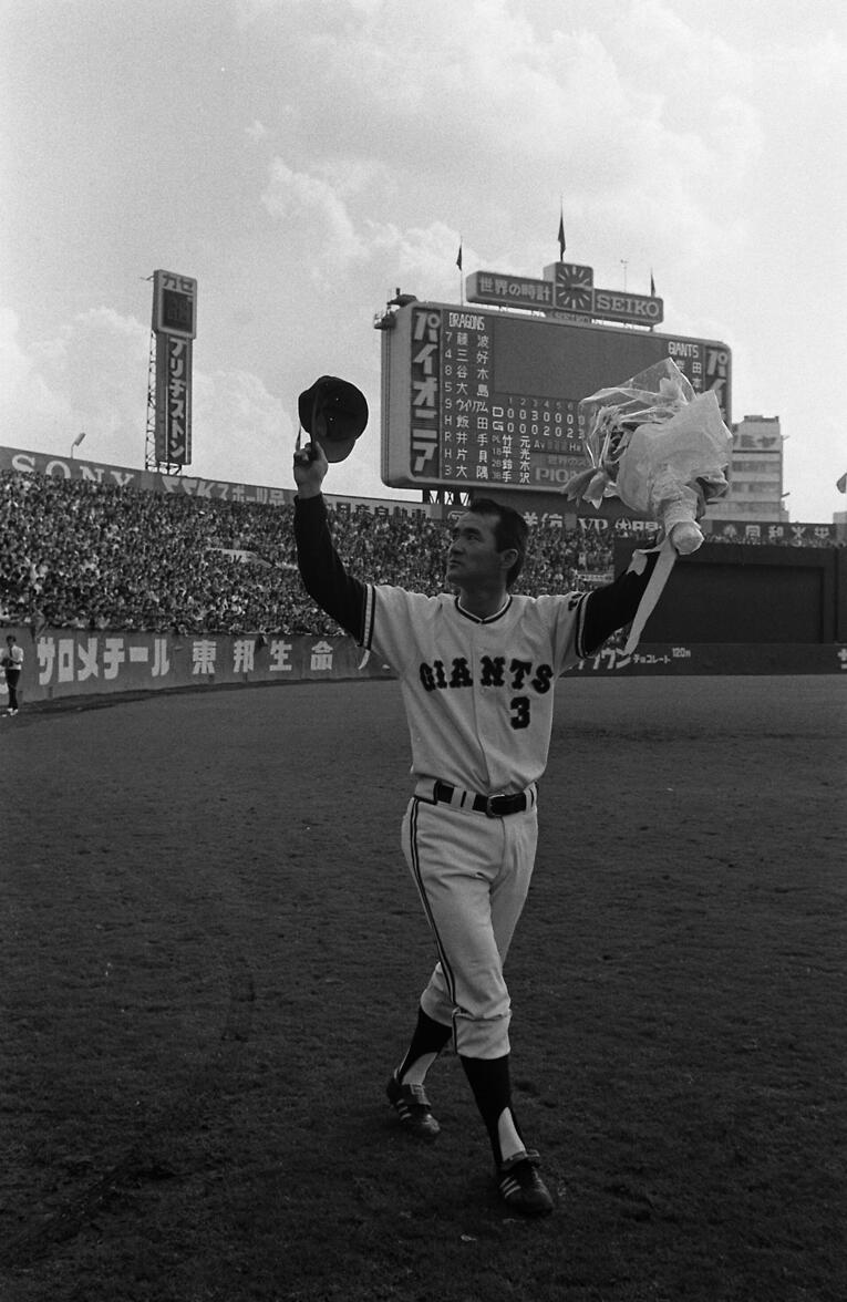 独特の雰囲気に包まれた“ミスタープロ野球”の引退試合　©JIJI PRESS