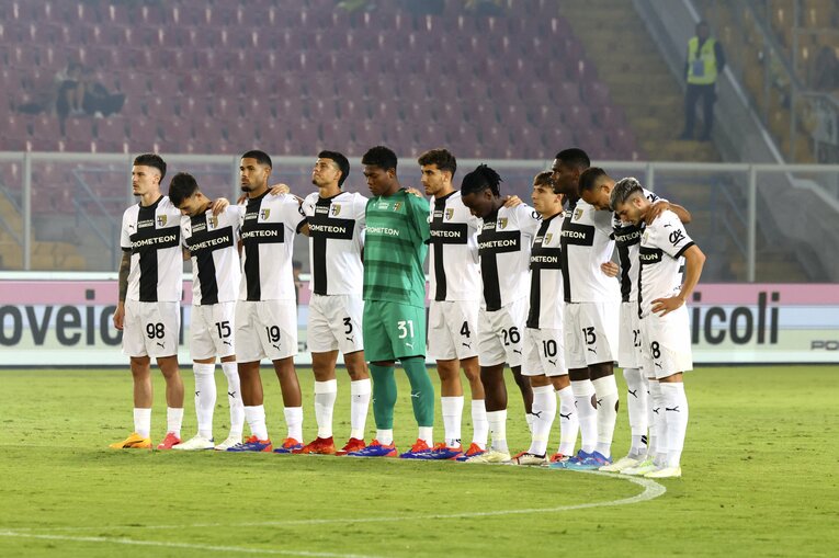 鈴木彩艶が所属するパルマなど、セリエA各試合でも黙とうが行われた　©Getty Images