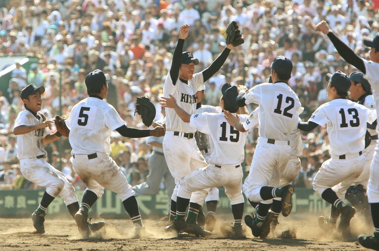 2007年夏の甲子園、“がばい旋風”と呼ばれた佐賀北の優勝の瞬間 ／ photograph by JIJI PRESS
