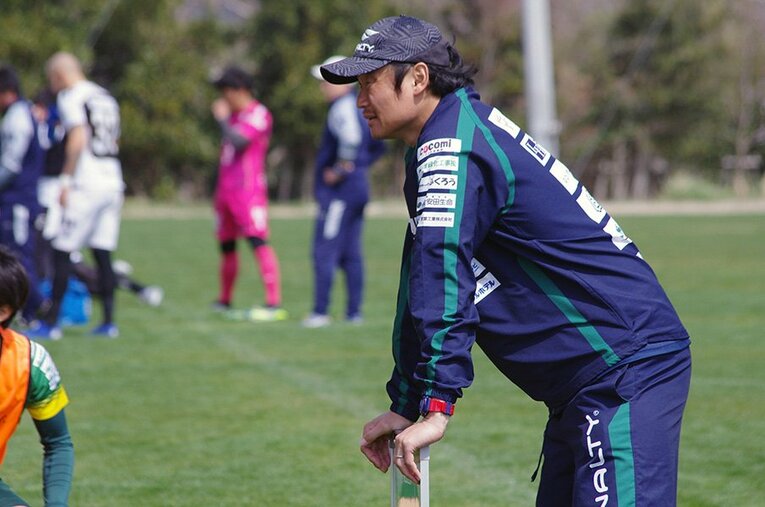 Jを沸かせた“岡山劇場”の岡山一成は今何を？ スペイン人女性監督からの指摘と絆、指導者のリアル(7) ／ photograph by Atsushi Iio