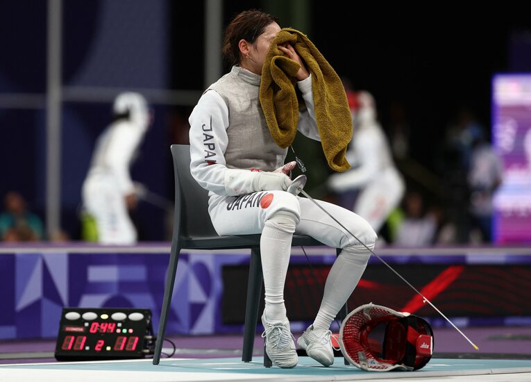 7月28日、個人戦の初戦で敗れた東晟良　©AFP/JIJI PRESS