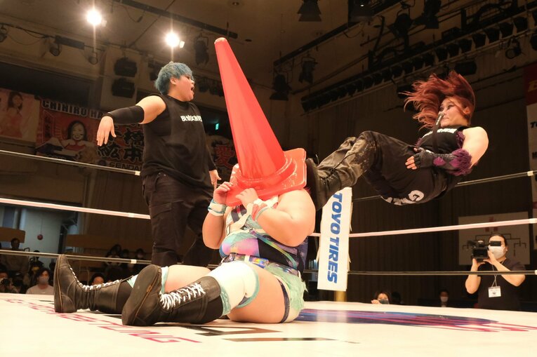 センダイガールズの11.23後楽園大会メインにて行われた「チーム200キロ」橋本千紘&優宇vsアンドラス宮城&響