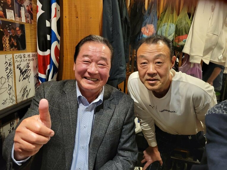 1月に有志で開催された近鉄OBの集まりで。梨田昌孝氏と桧山氏（本人提供）