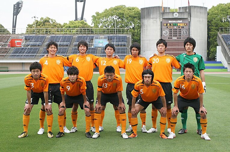 中央大学時代（上段一番左）は主将を任された ／ photograph by AFLO