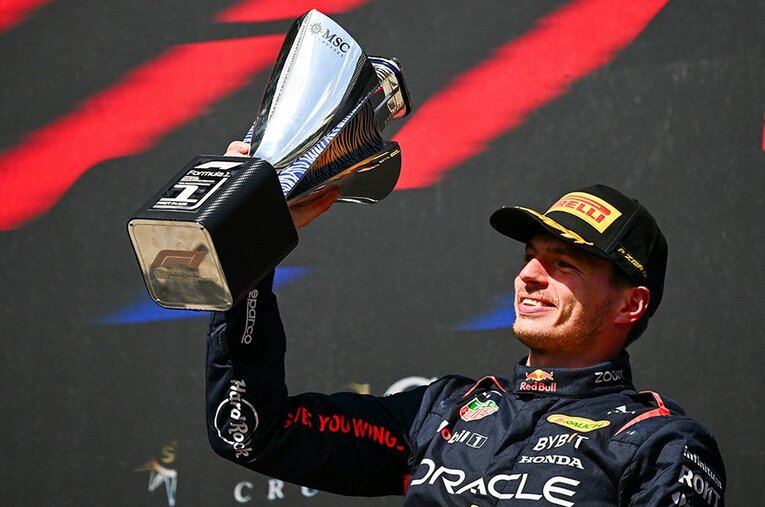 レッドブルとして12連勝、自身としては8連勝にして今季10勝目を挙げたフェルスタッペン ／ photograph by Getty Images / Red Bull Content Pool