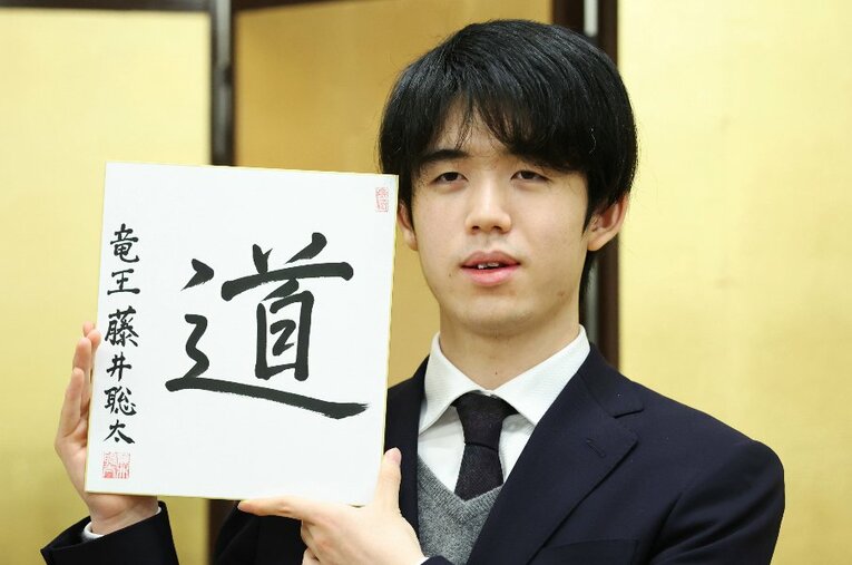 2016年の四段昇段後、毎年8割以上の勝率を挙げている藤井聡太竜王（19歳） ／ photograph by Sankei Shimbun